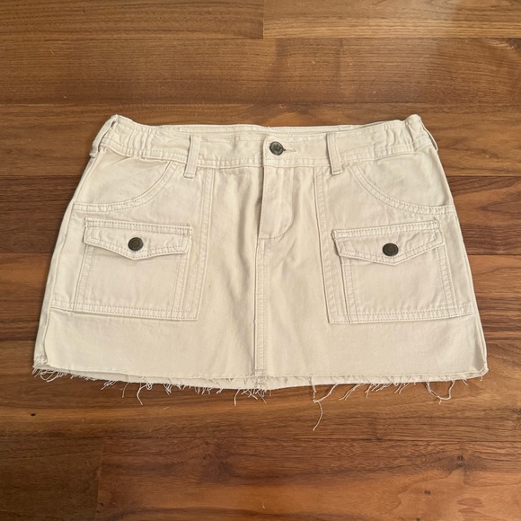 Brandy Melville Corinne Cargo Mini Skirt - Picture 2 of 4
